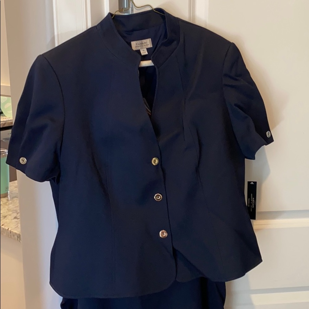 Tahari Arthur S. Levine navy skirt suit sz 18 NWT